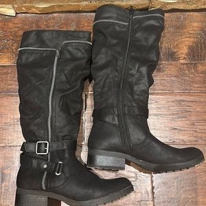 Black Zipper Detail Boot